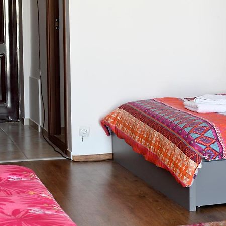 Lovely 1 Bedroom Apartment With Free Street Parking Boekarest Buitenkant foto