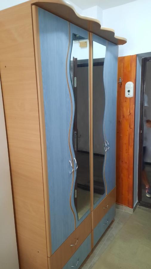 Lovely 1 Bedroom Apartment With Free Street Parking Boekarest Buitenkant foto