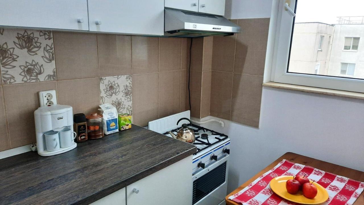 Lovely 1 Bedroom Apartment With Free Street Parking Boekarest Buitenkant foto